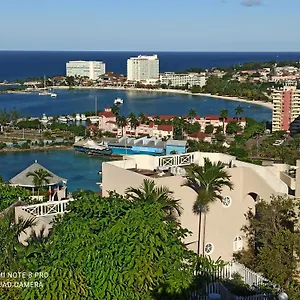 Columbus Heights 26 F , Ocho Rios Jamaica